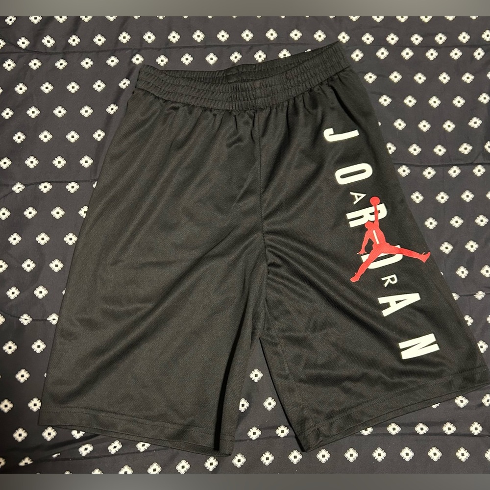 Jordan Big Kid Black Shorts- size xl(13-14 yrs)
